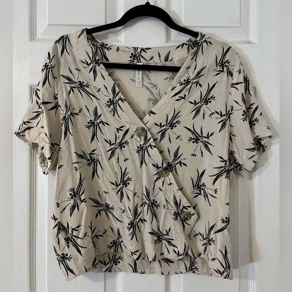 Super cute RVCA button up